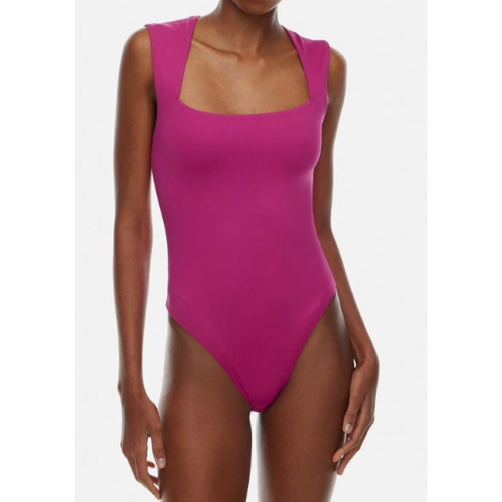 NEW Aritzia Contour Esteem Square Neck Bodysuit Top Magenta Pink Small